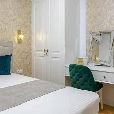 лукс на море Luxury In Downtown With Garage Апартаменты *