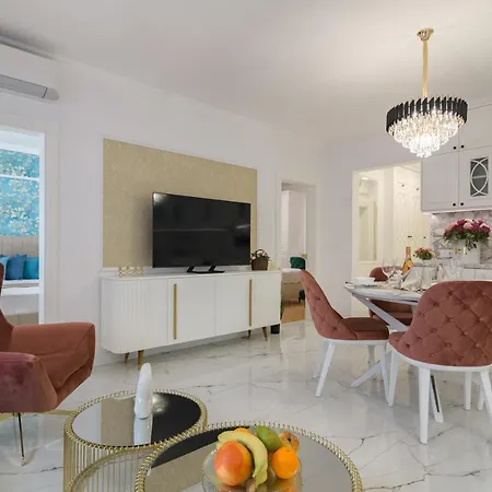 Apartman лукс на море Luxury In Downtown With Garage *