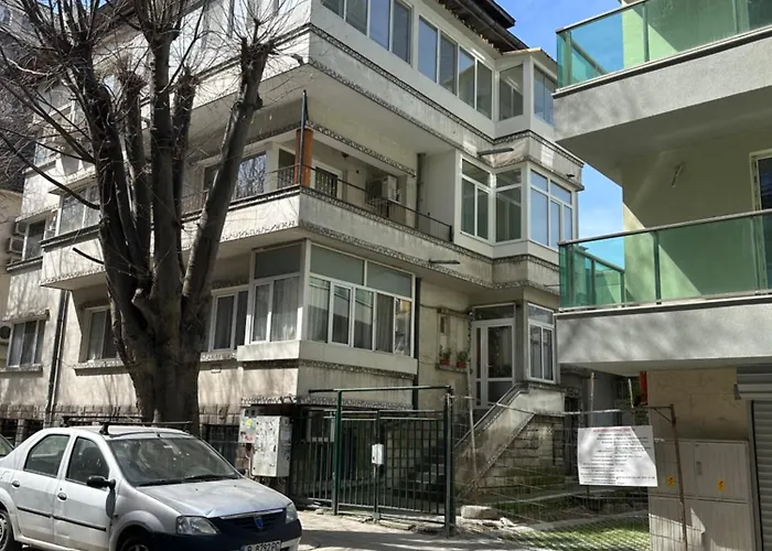 лукс на море Luxury In Downtown With Garage Warna